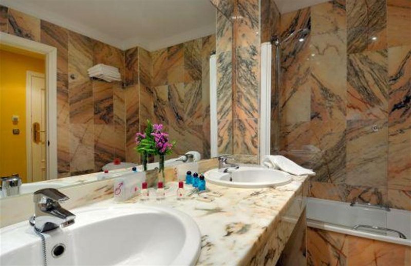 salles hotel malaga centro