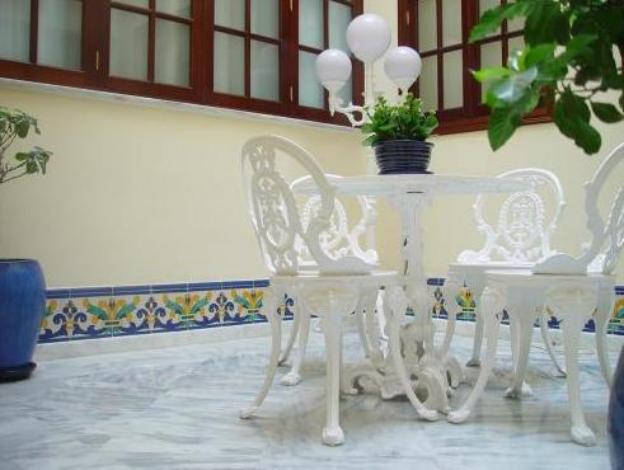 basic hotel puerta de sevilla