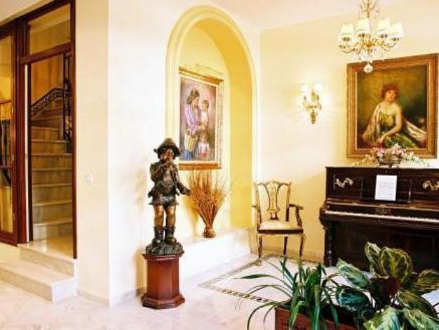 basic hotel puerta de sevilla