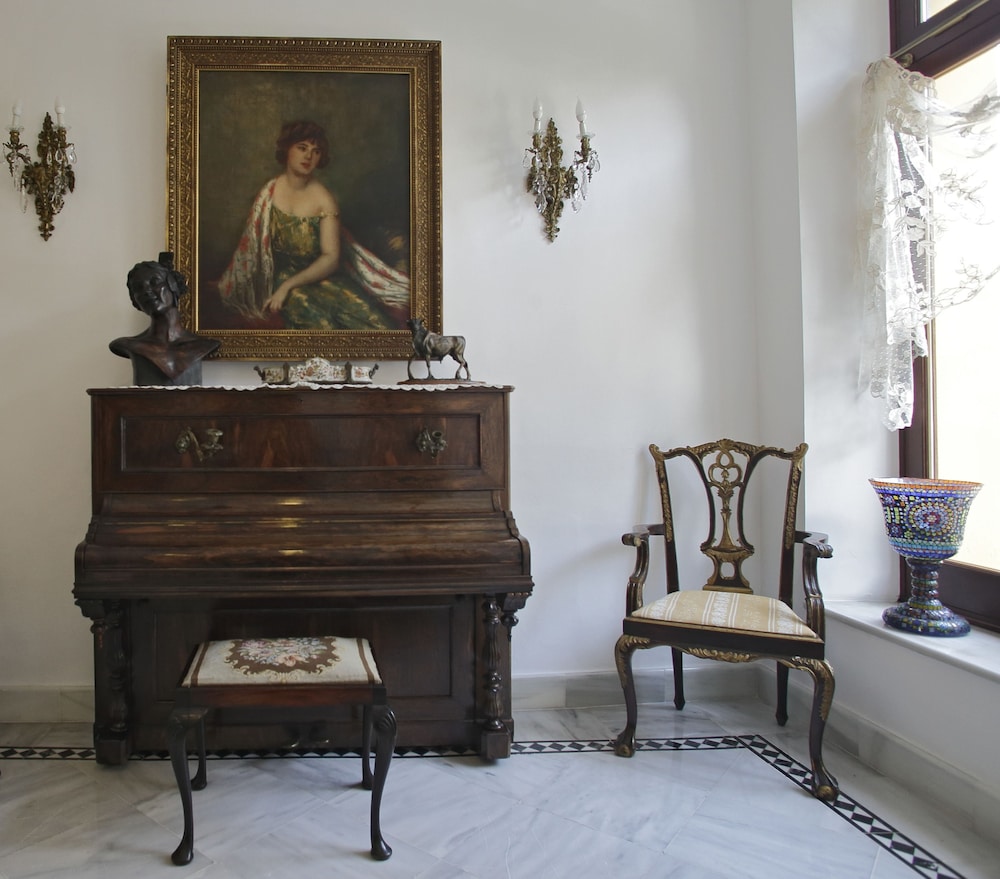 basic hotel puerta de sevilla