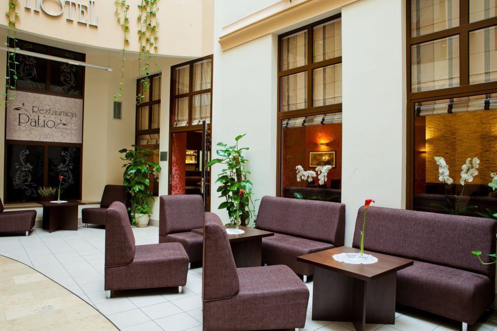 patio hotel