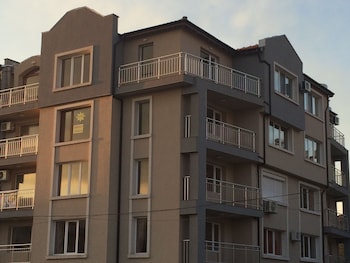 Palace De Luxe - Apartments,Pomorie>>Burgas,3 star