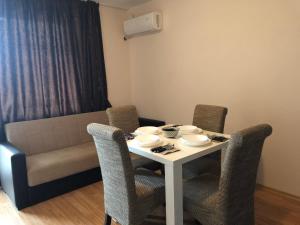 Palace De Luxe - Apartments,Pomorie>>Burgas,3 star