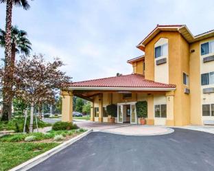 Comfort Inn Fontana,Ontario>>Fontana,3 star