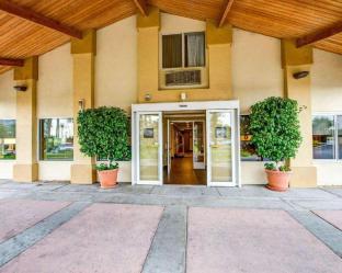 Comfort Inn Fontana,Ontario>>Fontana,3 star