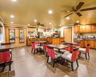 Comfort Inn Fontana,Ontario>>Fontana,3 star