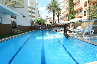 kleopatra blue hawaii hotel