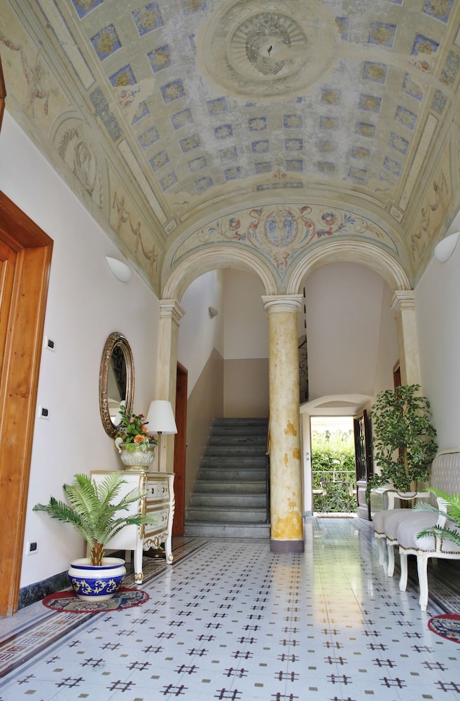 lucca relais