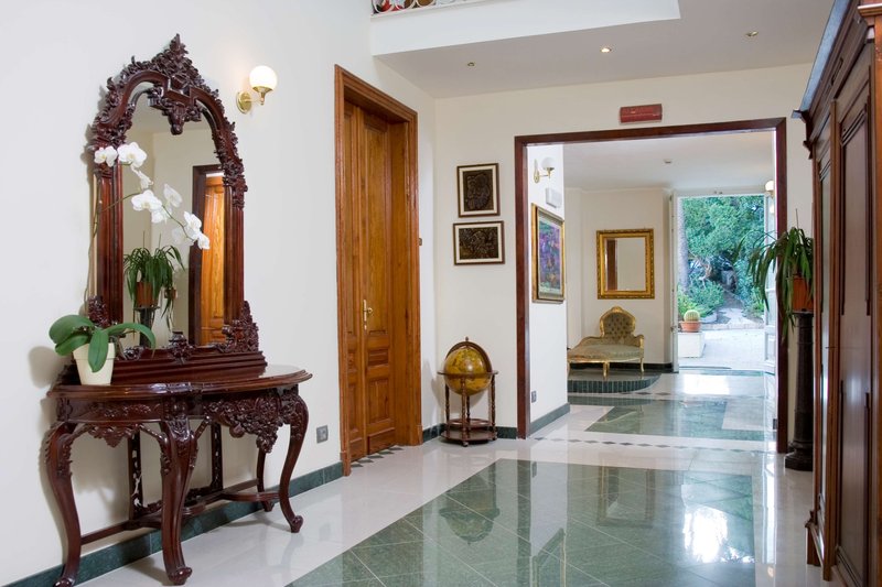 hotel hieracon