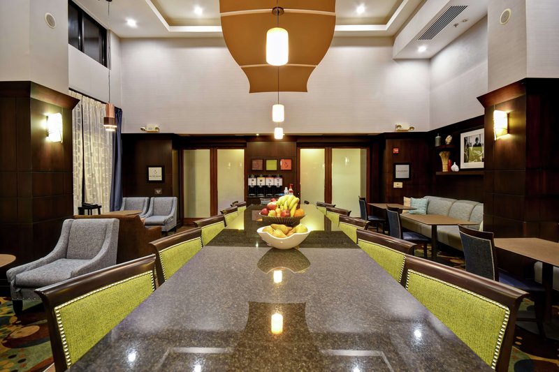 hampton inn and suites detroit canton