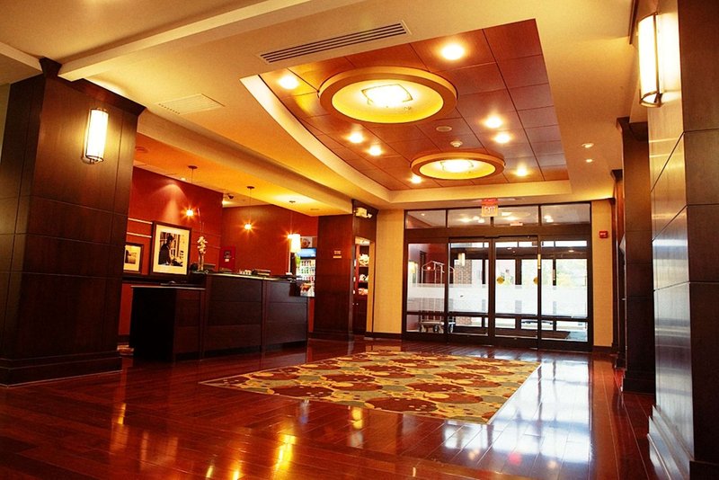 hampton inn and suites detroit canton