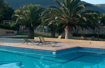 chrissa camping rooms and bungalows