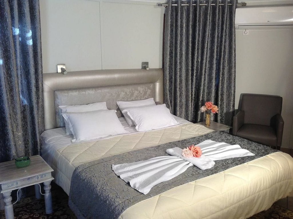 chrissa camping rooms and bungalows