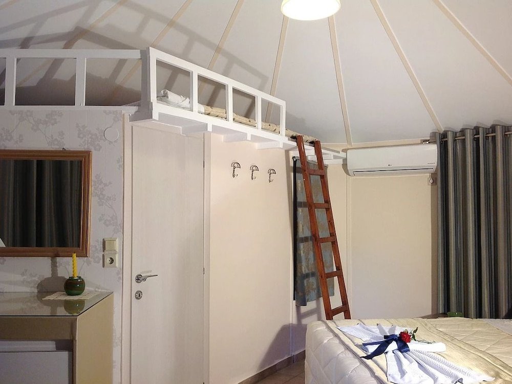 chrissa camping rooms and bungalows