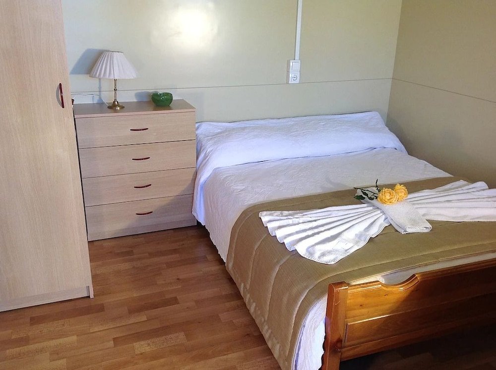 chrissa camping rooms and bungalows