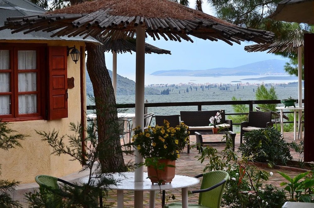 chrissa camping rooms and bungalows