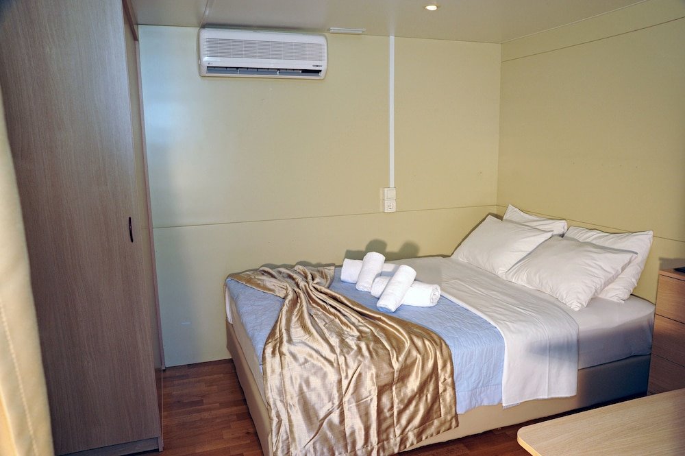 chrissa camping rooms and bungalows