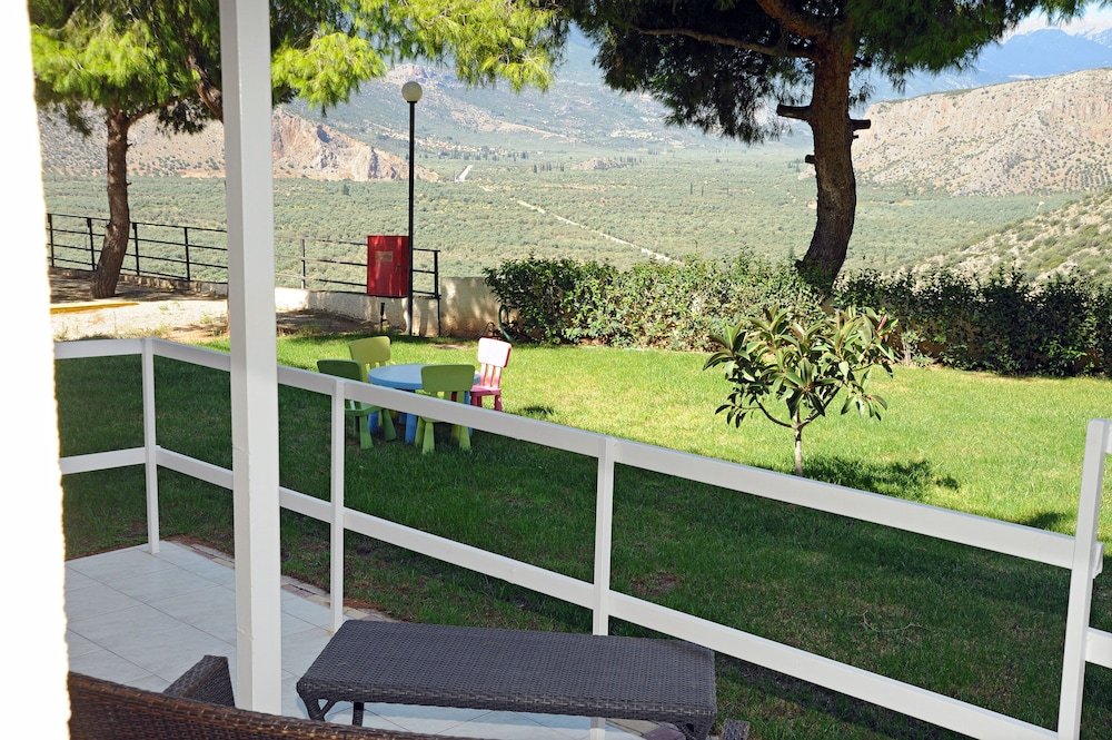 chrissa camping rooms and bungalows