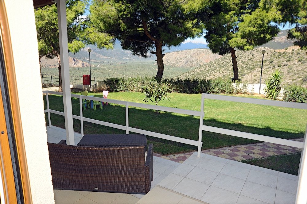 chrissa camping rooms and bungalows