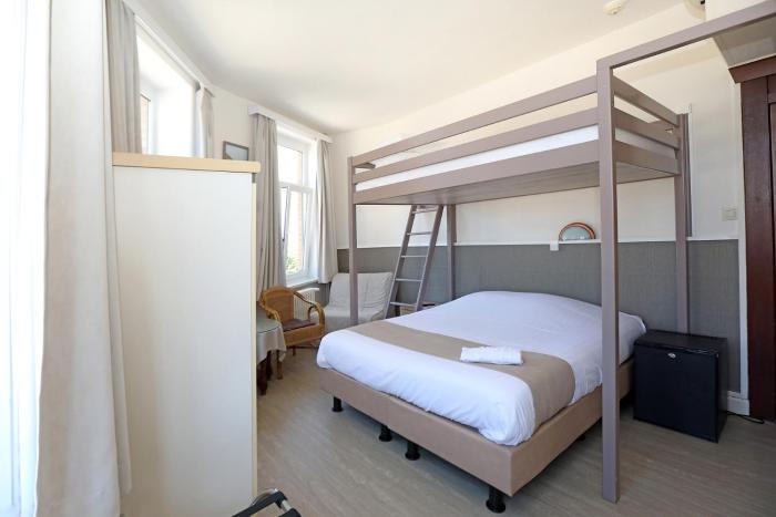 hotel cecil