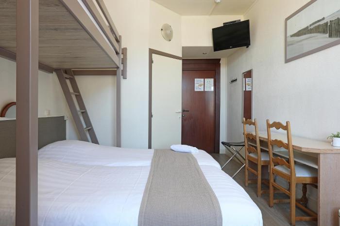 hotel cecil
