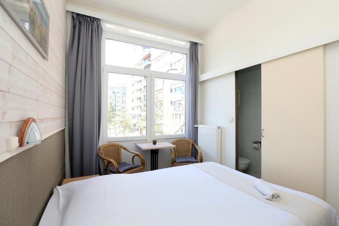 hotel cecil