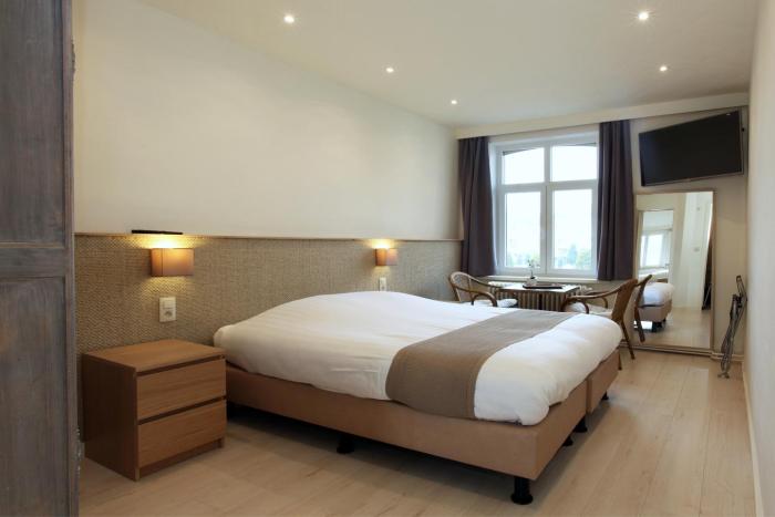 hotel cecil