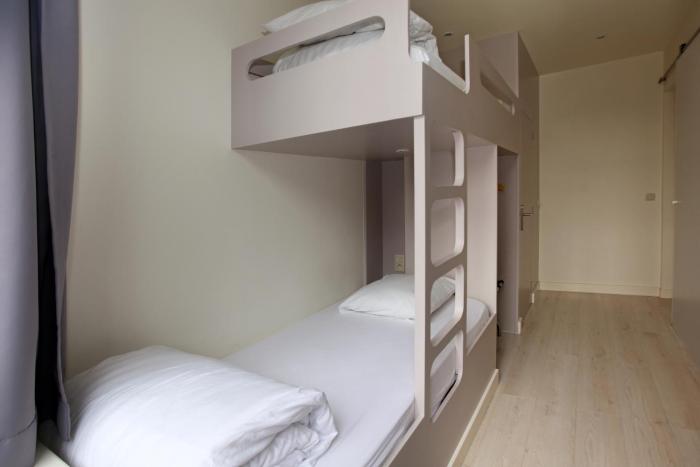 hotel cecil