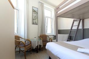 hotel cecil