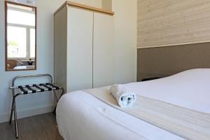 hotel cecil