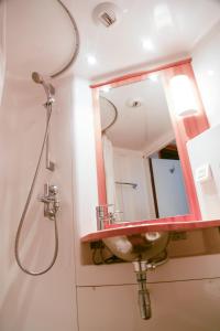 bud gett hostels