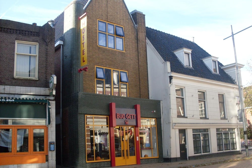bud gett hostels