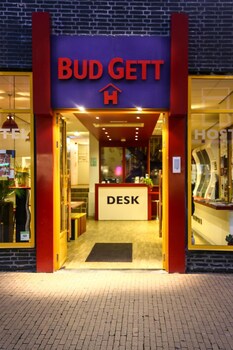 bud gett hostels