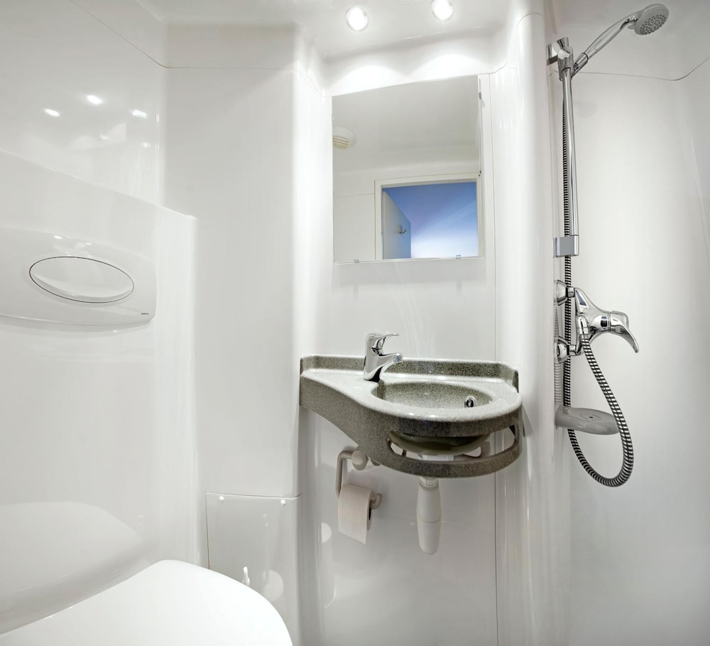 bud gett hostels