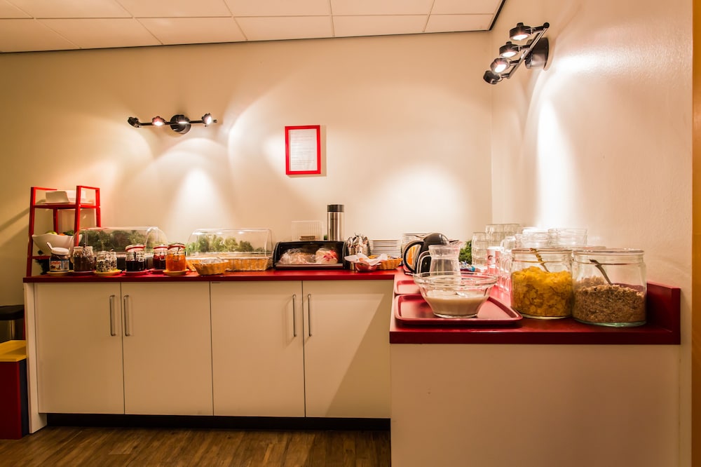bud gett hostels