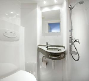 bud gett hostels