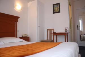 Balzac Hotel,In Fougeres (Centre Ville - Urbanistes),2 star