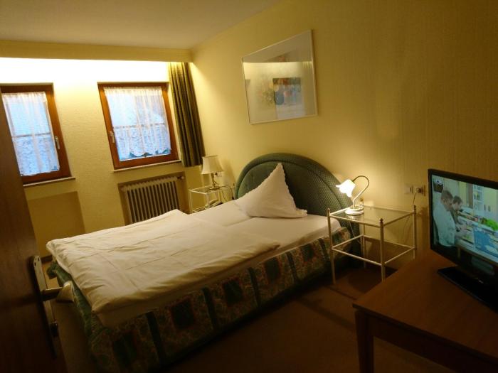 hotel restaurant maien