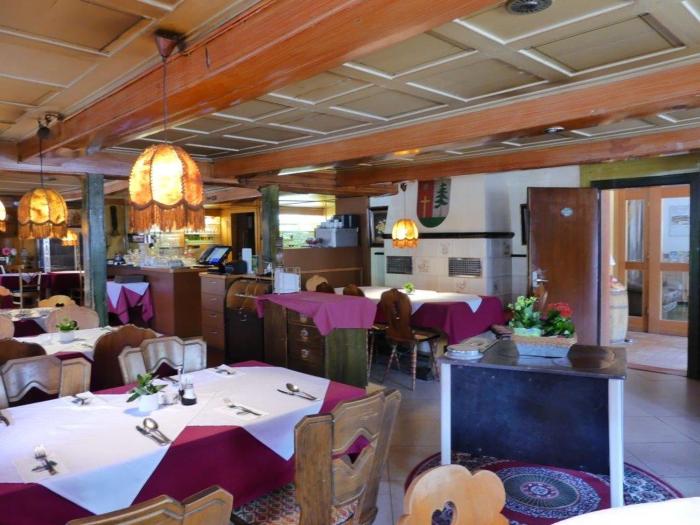 hotel restaurant maien