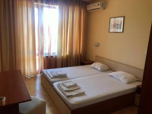 complex golden dreams