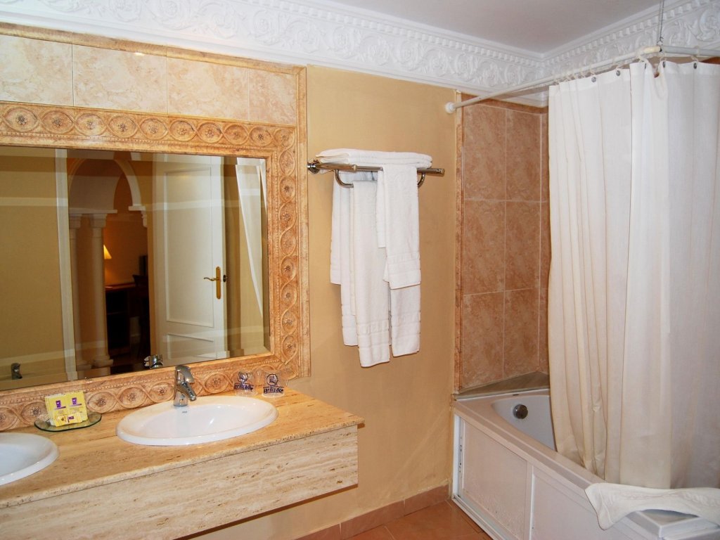 Hotel El Dorado,Camino Viejo De Garrucha, 24,3 star