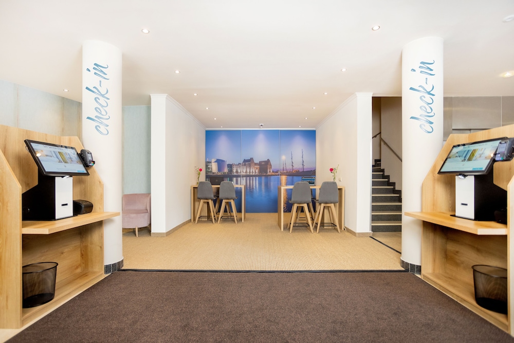 maakt hotel and apartments