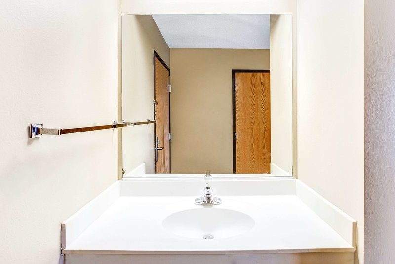 super 8 by wyndham mchenry fox lake area