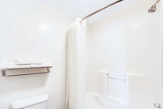 super 8 by wyndham mchenry fox lake area