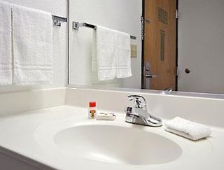 Super 8 By Wyndham Mchenry/Fox Lake Area,Hoffman Estates>>Chicago,2 star