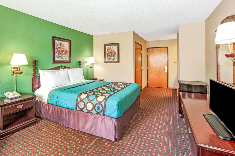 super 8 by wyndham mchenry fox lake area