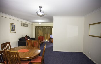 Starwest Apartments Alderney On Hay,Near Perth Mint,4 star