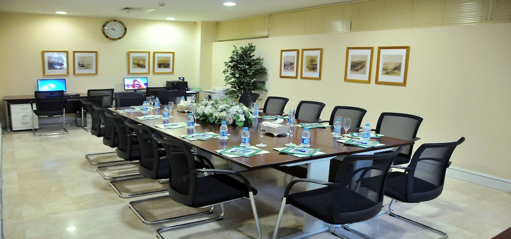 habitat hotel all suites jeddah