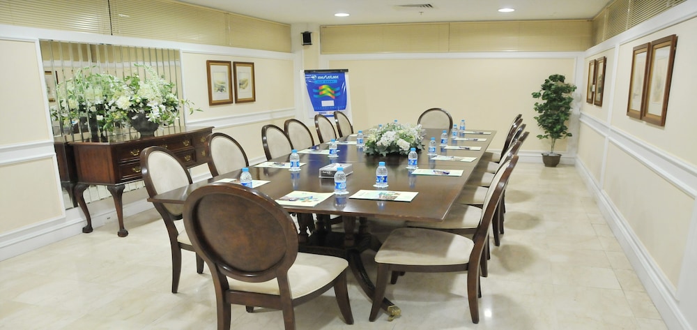 habitat hotel all suites jeddah
