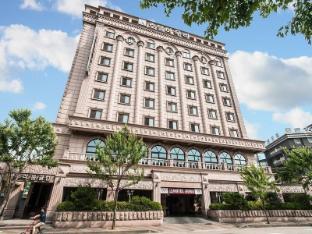 hotel aura